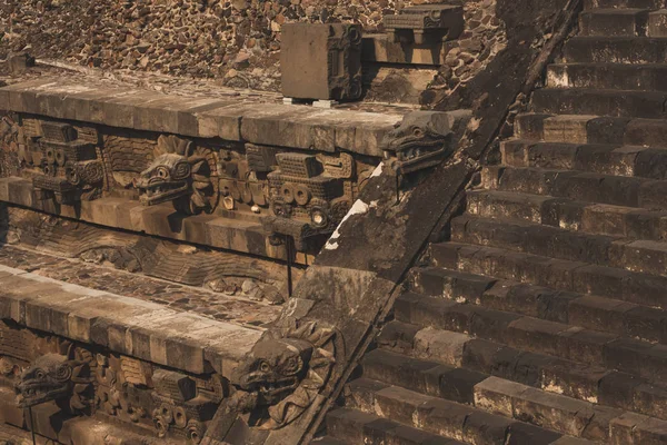Templo Quetzalcoatl Profusamente Decorado Com Relevos Que Representam Deus Tlaloc — Fotografia de Stock