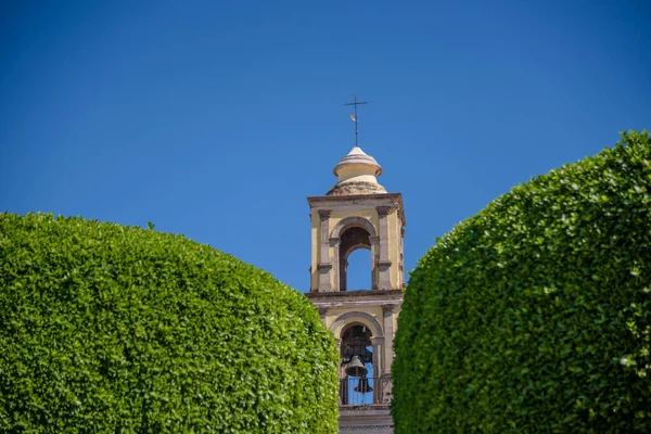 Nahaufnahme Der Spitze Eines Kirchentempels Queretaro Mexikanische Stadt Von Zwei — Stockfoto
