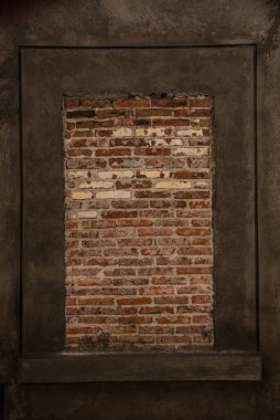 Beton çerçeveli tuğla bir duvarın parçası