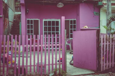 Puerto Morelos, Riviera Maya, Meksika Bu orijinal kıyı balıkçı köyü şimdi sakin, karışık kullanım alanları olan özel evler, birkaç otel, güzel bitki örtüsü, barlar, apartmanlar, restoranlar ve güzel Karayip turkuvaz plajı.