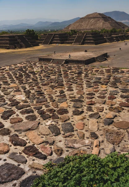 테오티와칸은 멕시코에서 방문객 고고학 유적지로 구조적으로 메소아메리카 피라미드가 곳이다 — 스톡 사진