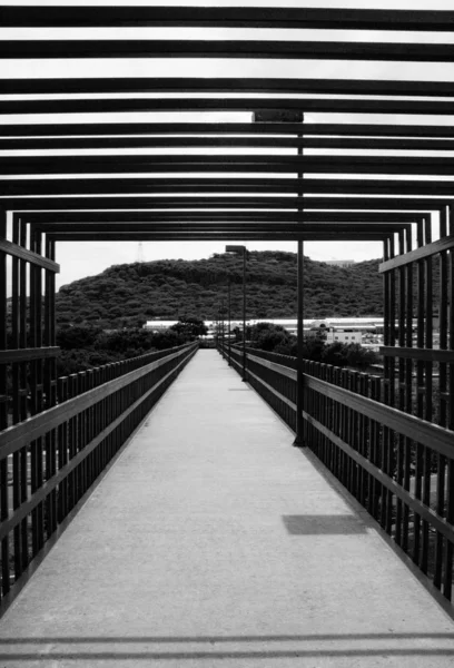 Eine Fußgängerbrücke Ist Eine Brücke Die Ausschließlich Für Fußgänger Konzipiert — Stockfoto