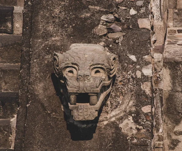 Quetzalcoatl Tempel Rijkelijk Versierd Met Reliëfs Die God Tlaloc Vertegenwoordigen — Stockfoto