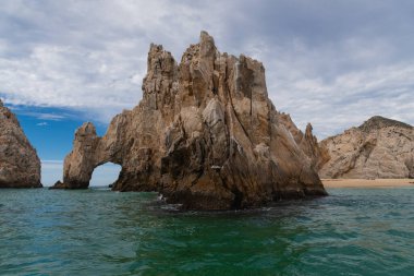 Cabo San Lucas 'ın kemeri, Meksika' nın Baja California Yarımadası 'nın en güney ucu olan Cabo San Lucas' ın güney ucunda bulunan belirgin bir kaya oluşumudur.