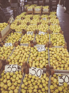 Central de Abastos Market, Mexico City / Mexico Guava meyvesi punçta anahtar bir malzemedir, meyve suyu sıklıkla mutfak sosu, ale, şeker, abur cubur, meyve ve tatlılarda kullanılır..