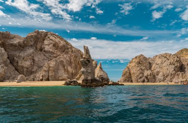 Los Cabos, Meksika - 2020 Şubat 'ı çoğu ziyaretçi için çölün denizle buluştuğu çevre, Pasifik Okyanusu ve Cortez Denizi üzerinde doğal taş oluşumları,