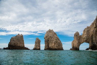 Cabo San Lucas 'ın kemeri, Meksika' nın Baja California Yarımadası 'nın en güney ucu olan Cabo San Lucas' ın güney ucunda bulunan belirgin bir kaya oluşumudur.