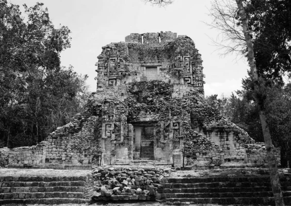 チカンナ カンペチェ カラクムル ユカタン半島 メキシコリオ マヤ建築様式 素晴らしい考古学的マヤ遺跡 チカンナは 蛇の口の家 を意味します — ストック写真