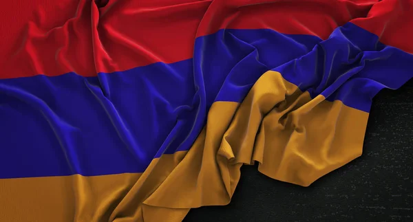 Флаг Армении сморщенном на темном фоне 3D-рендере — стоковое фото