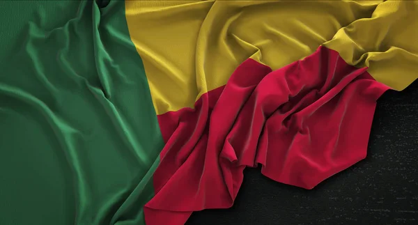 Benin Flagge zerknittert auf dunklem Hintergrund 3d Render — Stockfoto
