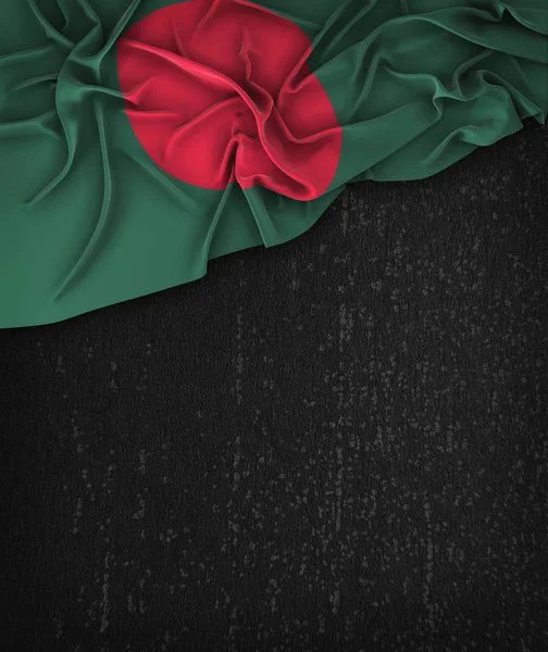 Винтаж флага Бангладеш на гранжевой черной доске с космосом — стоковое фото