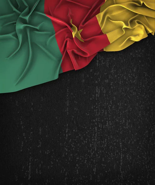 Kameruns flagga Vintage på en Grunge svart griffeltavla med utrymme Fo — Stockfoto