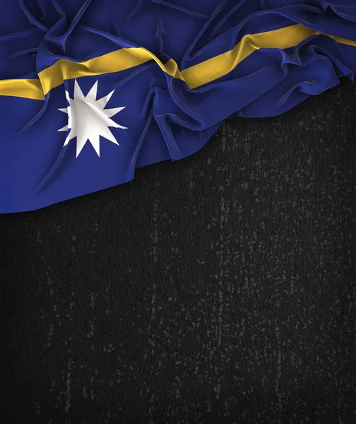 Nauru Bandera Vintage en un Grunge Negro pizarra con espacio para T —  Fotos de Stock