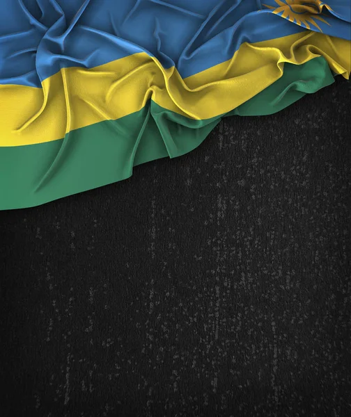 Drapeau rwandais vintage sur un tableau noir grunge avec espace pour — Photo