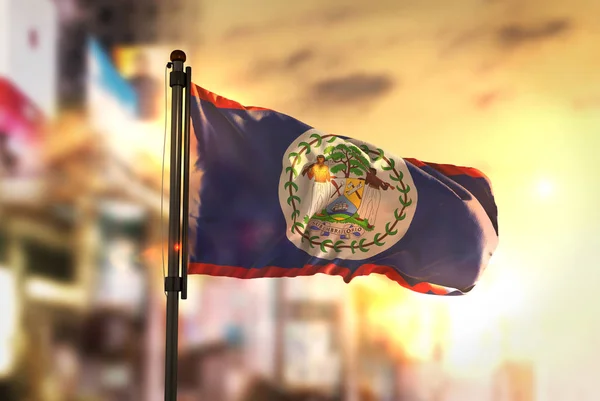 Flaga Belize City niewyraźne tło przy podświetleniu Sunrise — Zdjęcie stockowe