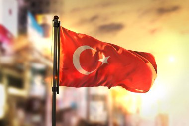 Şehir karşı Türkiye'nin bayrak gündoğumu arka arka plan bulanık