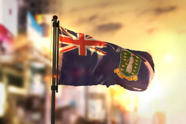 Bandera de las Islas Vírgenes Británicas Contra Ciudad Borrosa Fondo En S —  Fotos de Stock