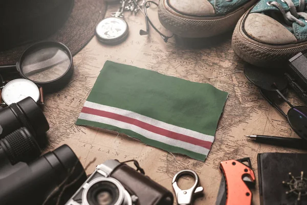 Repubblica cecena di Ichkeria Bandiera tra gli accessori del viaggiatore — Foto Stock