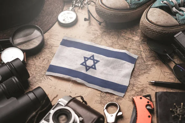Σημαία Ισραήλ Μεταξύ Αξεσουάρ Ταξιδιώτη για Παλιά Vintage Χάρτης. Τ — Φωτογραφία Αρχείου