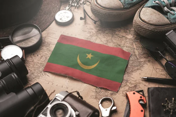 Mauritanie Drapeau entre les accessoires de voyage sur Old Vintage Ma — Photo
