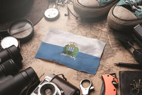 San Marino Flag Between Traveler's Accessories on Old Vintage Ma — стокове фото