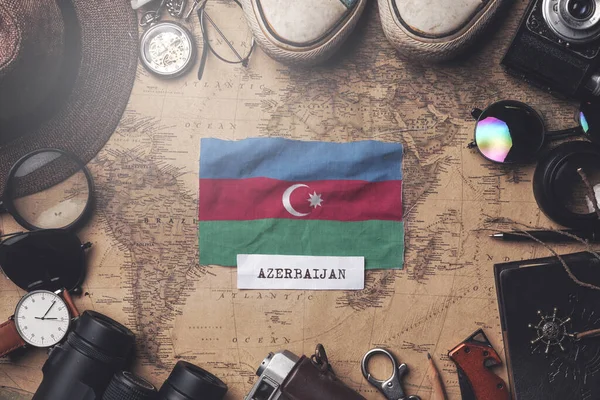 Σημαία Αζερμπαϊτζάν Μεταξύ Αξεσουάρ Ταξιδιώτη στην παλιά Vintage Ma — Φωτογραφία Αρχείου