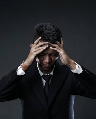 Umutsuz İşadamı Tutucu Kafa. Küresel Kriz yüzünden işini kaybediyor 