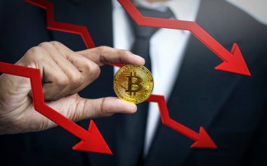 Bitcoin 'in Fiyatı Düşüyor. İşadamı Bitcoin 'i Kırmızı 3 Boyutlu Ok Düştü 