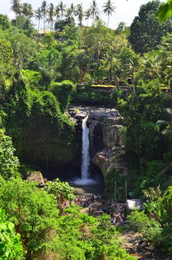 tegenungan Şelalesi