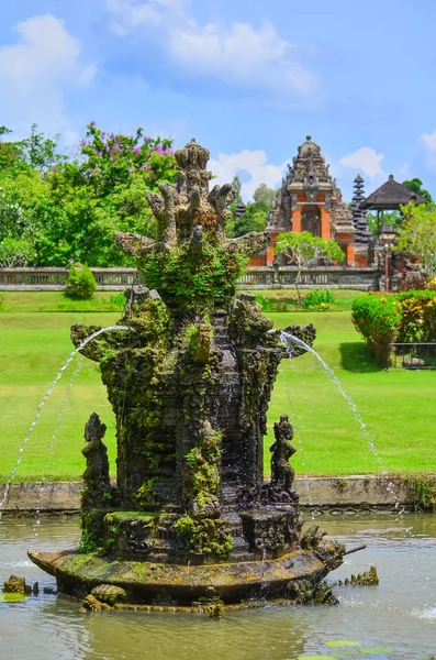 Fuente en el templo de Taman Ayun — Foto de Stock