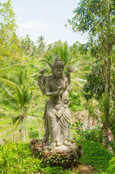 Estatua en Tegallalang Rice Terrace en la isla de Bali — Foto de Stock