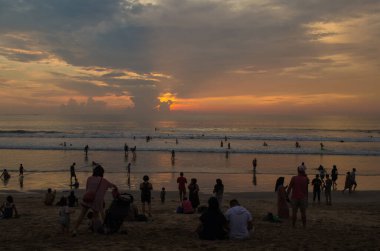 Kuta sahilinde gün batımı