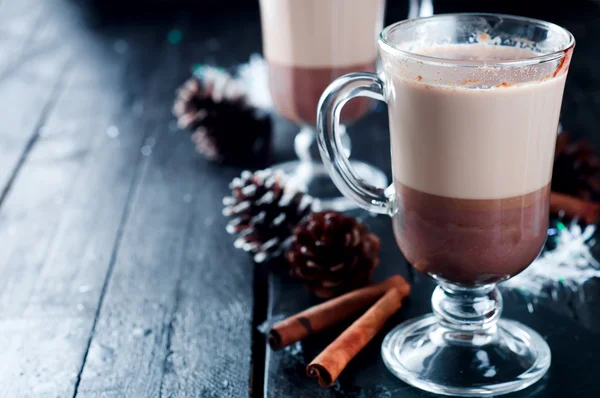 Beker van Kerstmis cappuccino — Stockfoto