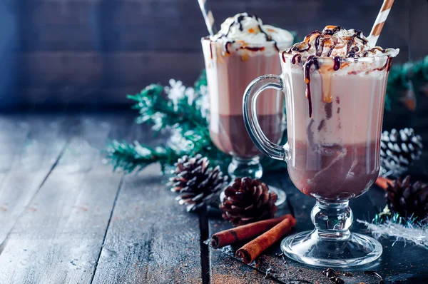 Zelfgemaakte warme chocolademelk — Stockfoto