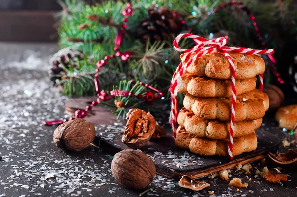 Noel kurabiyeleri ve şenlikli süslemeler