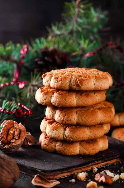 Noel kurabiyeleri ve şenlikli süslemeler