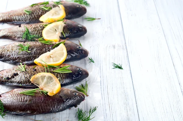 Code di pesce fresco con limone — Foto Stock