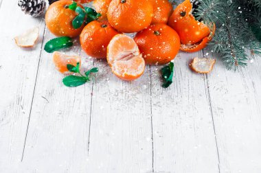 Mandalina ile Noel kompozisyon