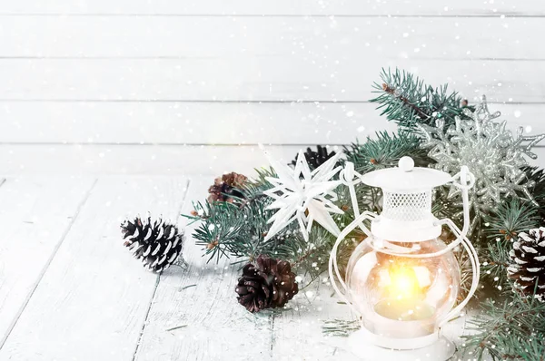 Vánoční latern na bílém pozadí dřevěná — Stock fotografie