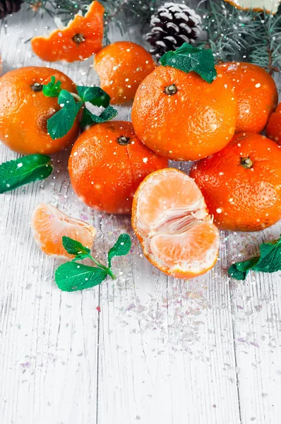 Vánoční složení s mandarinkami — Stock fotografie
