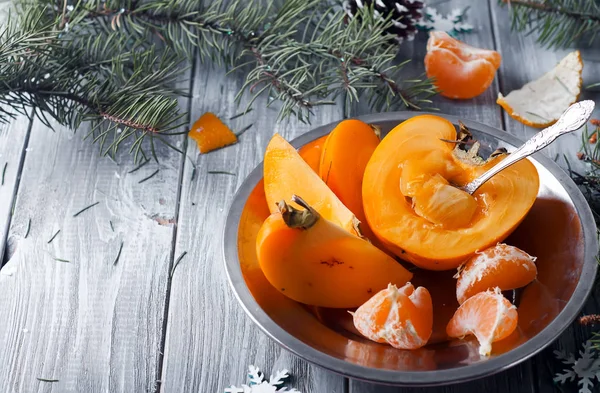 Taze hurma meyve ve mandarin — Stok fotoğraf