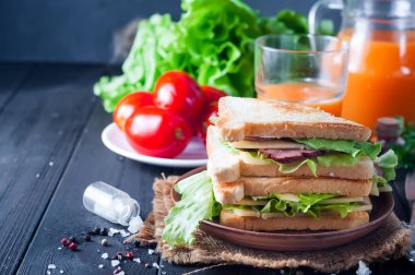 ev yapımı sandviç salata