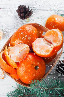 mandalina ile sepet içinde yeni yıl kompozisyon