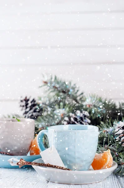 Two tea cups with teabag and xmas tree — Stock Photo, Image