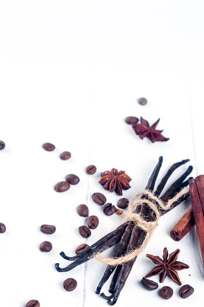 Heap of spices cinnamon sticks, vanilla , coffee bean and anise stars — Stock Photo, Image