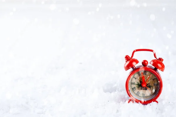 Vintage alarm clock in the snow — Stock Photo, Image