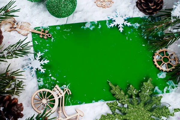 クリスマスの背景。緑のはがき — ストック写真