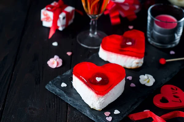Narozeninový dort pro den svatého Valentýna — Stock fotografie