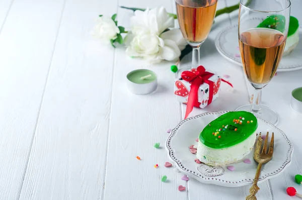 Rózsaszín Ombre sütemény, ünnep — Stock Fotó