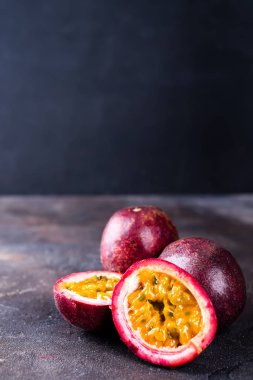 Tutku meyve karanlık tablo